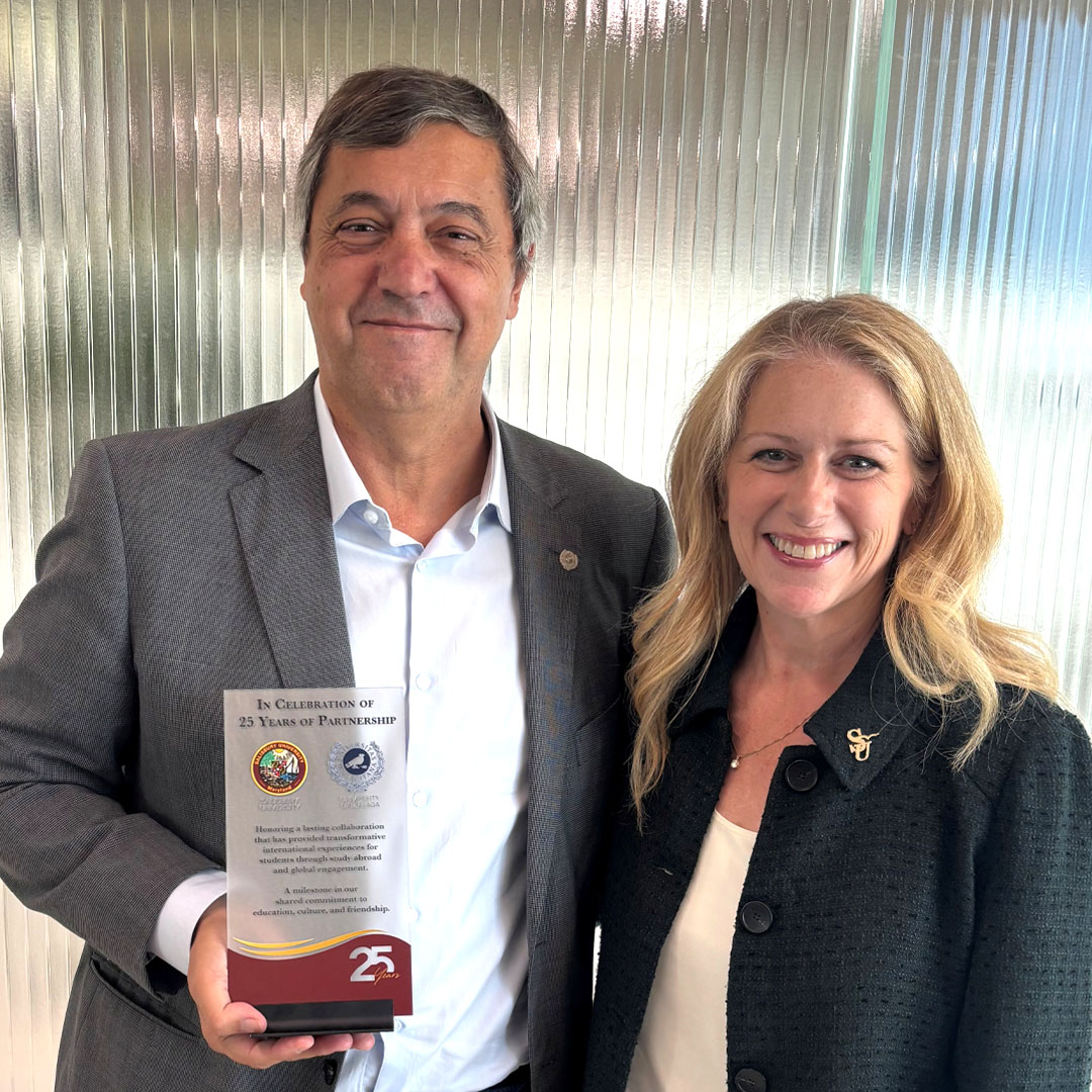 SU President Carolyn Ringer Lepre with University of Malaga Rector Juan Teodomiro López Navarrete